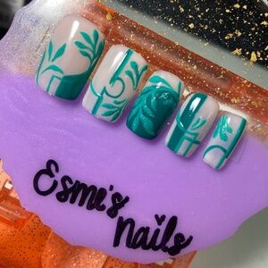 Press on nails